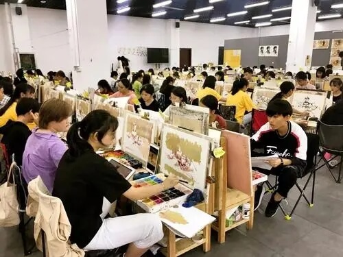 減少藝術(shù)類?？紝I(yè)范圍，提高文化課錄取要求