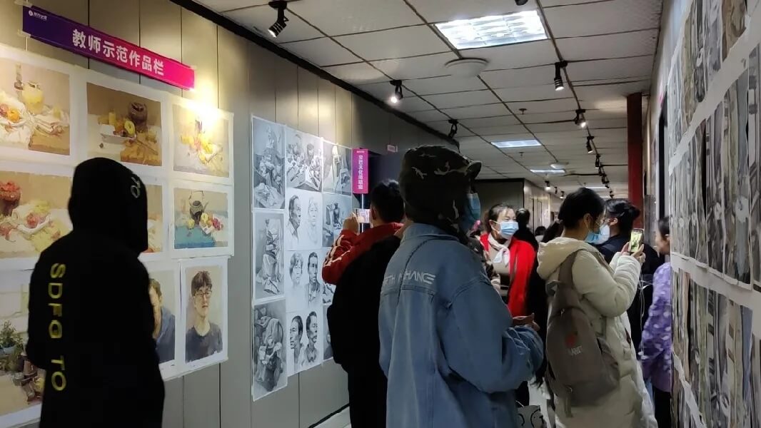 熱烈歡迎四川省藝術(shù)生前來龍行藝術(shù)考察參觀！