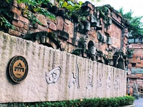 綜合類大學(xué)和藝術(shù)類大學(xué)選那個更好些？