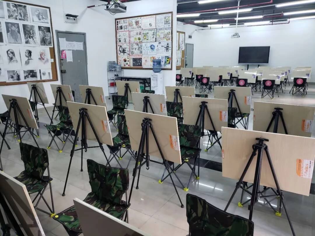  用?？汲煽円娮C，龍行送你進美院！