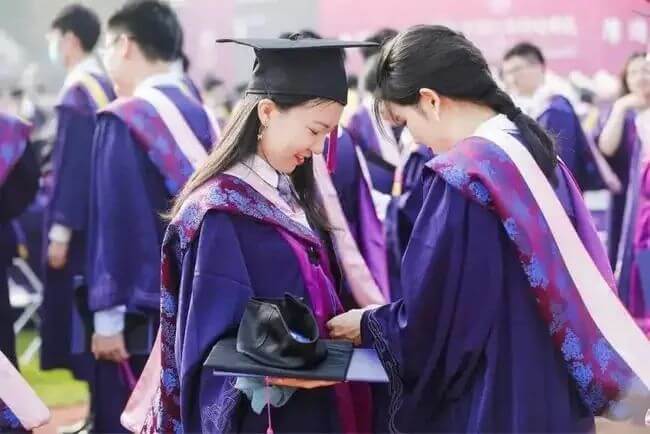 九大美院的學(xué)士服，哪個(gè)美院是你的菜？
