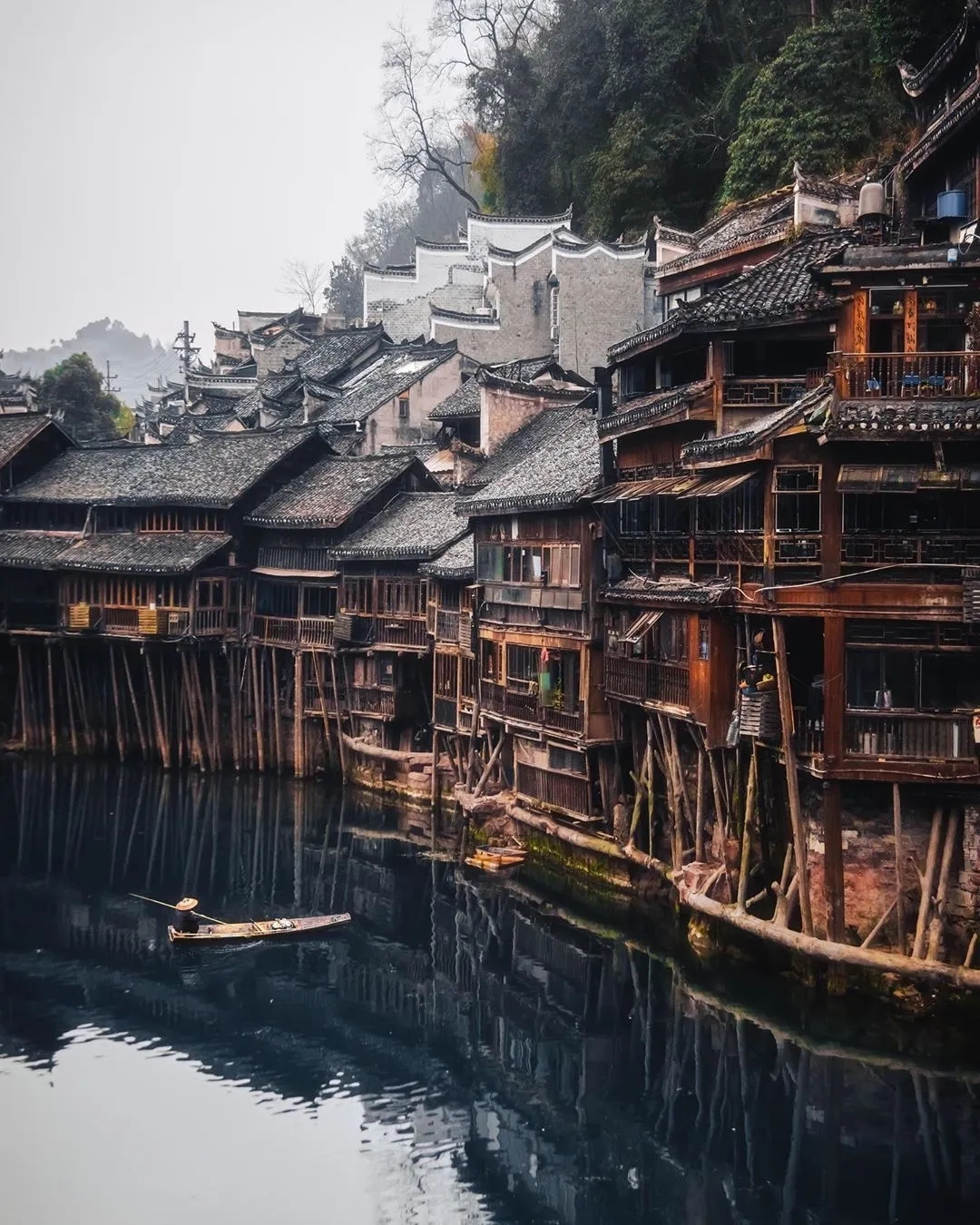 重慶美術(shù)培訓(xùn)：90后英國(guó)小伙拍出了水墨畫的中國(guó)，意外刷屏網(wǎng)絡(luò)！