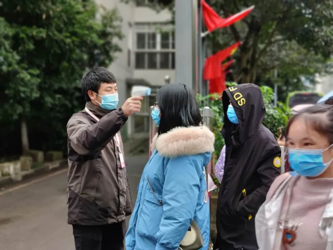 熱烈歡迎四川省藝術(shù)生前來龍行藝術(shù)考察參觀！