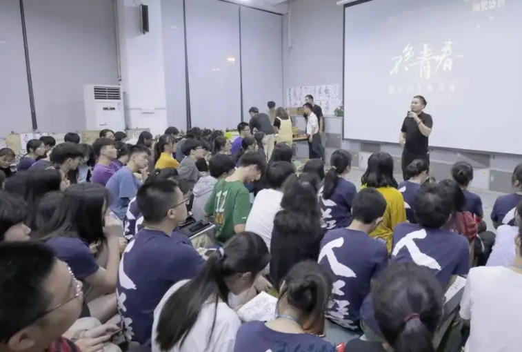 集訓(xùn)時美術(shù)老師是如何度過每一天的？