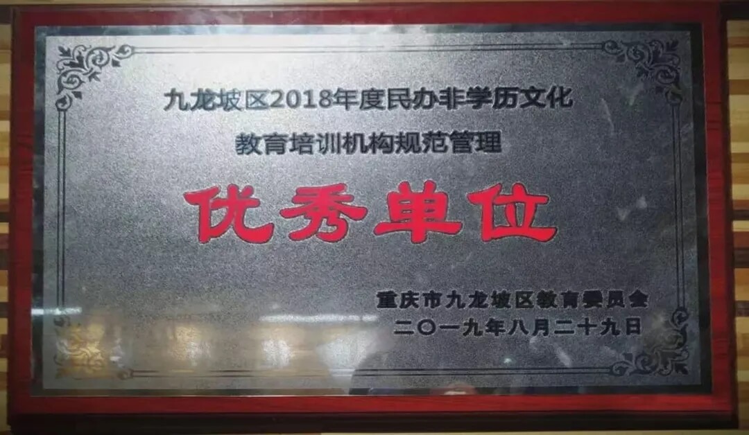 趕緊報(bào)完名，抓緊時(shí)間畫畫  糾結(jié)的時(shí)間不如多畫幾個(gè)速寫  你糾結(jié)的時(shí)候別人已經(jīng)報(bào)完名在畫了~    復(fù)課福利領(lǐng)取  疫情期間這些名師課堂你是否錯(cuò)過(guò)打卡了？  現(xiàn)將龍行線上數(shù)百場(chǎng)名師課程免費(fèi)分享給你速度領(lǐng)取！